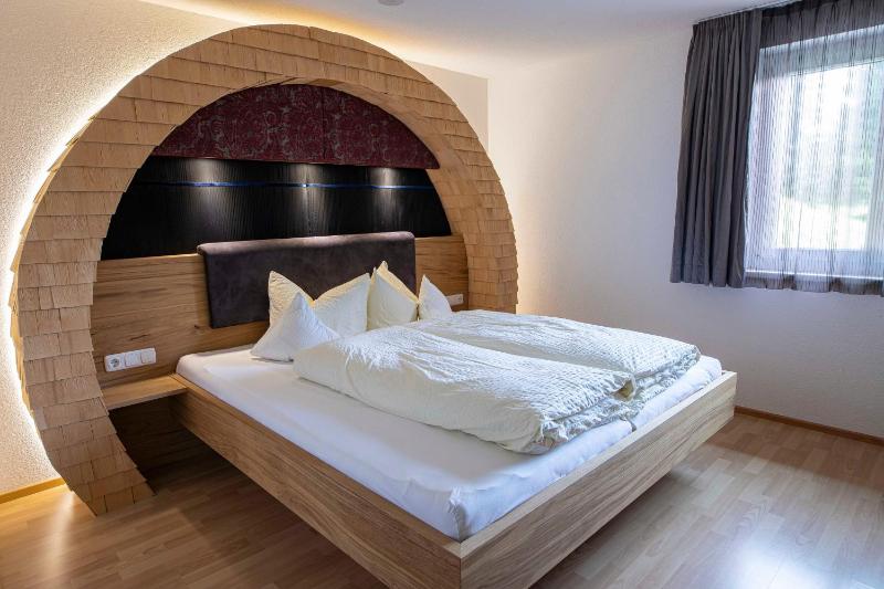 Superior Double Room image 4