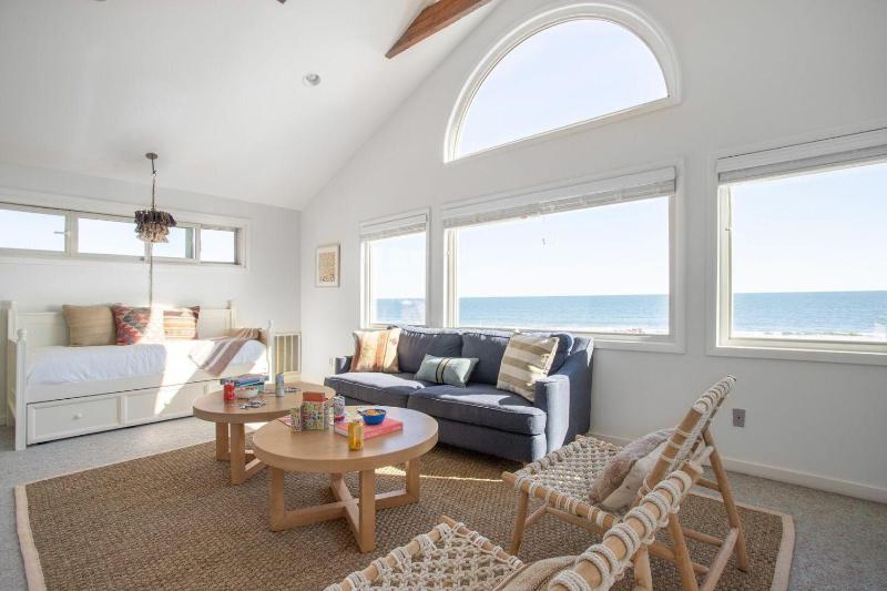 Six-Bedroom Holiday Home image 3