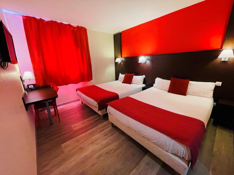 2 Double Beds image 3