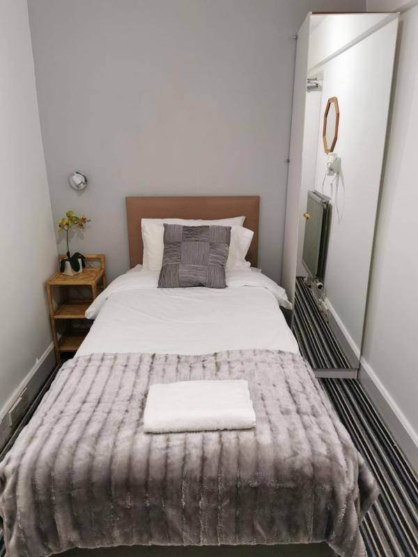 (Lower Ground) Single Room with Shared Bathroom   image 4