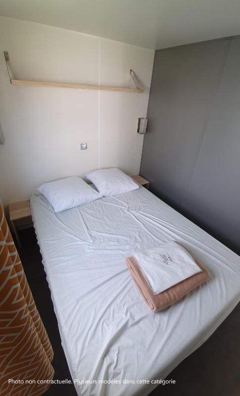 Three-Bedroom Mobile Home (6 People) image 2