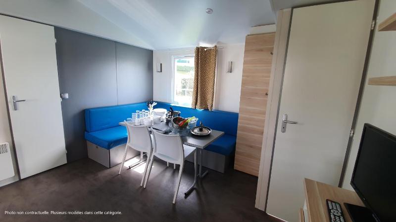 Three-Bedroom Mobile Home (6 People) image 4