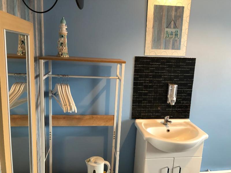 Double Room with Shared Bathroom image 4