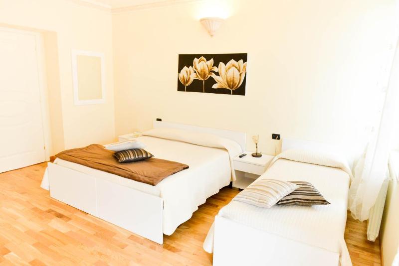 Triple Room with Private Bathroom image 4