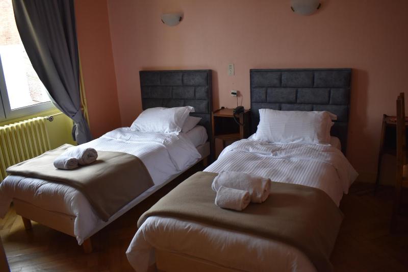Twin Room image 2