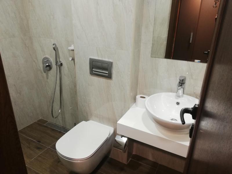 Twin Room image 2