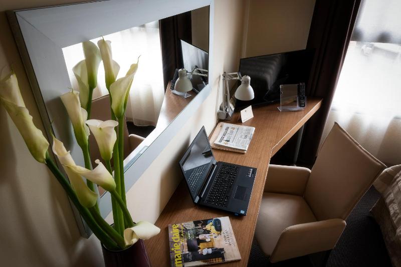 Classic Single Room image 3