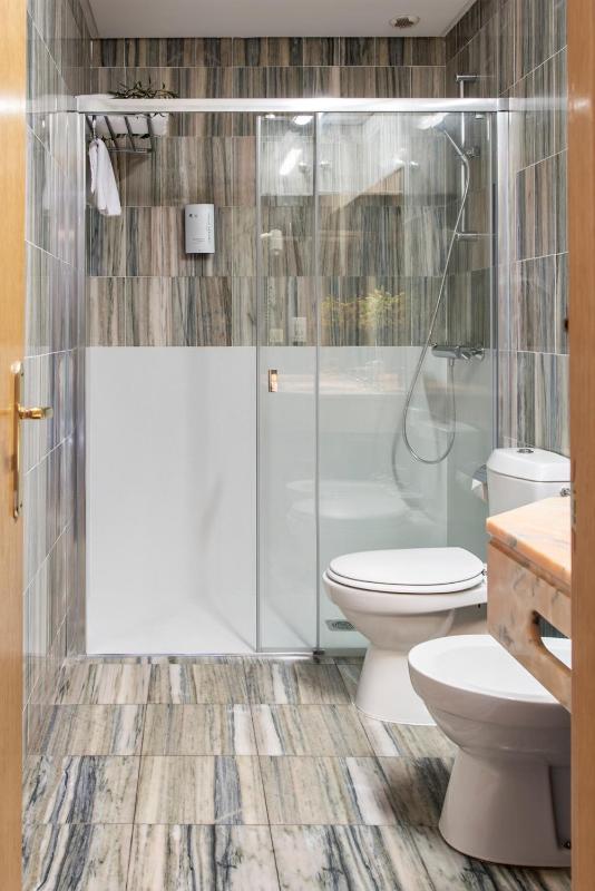 Double or Twin Room image 2
