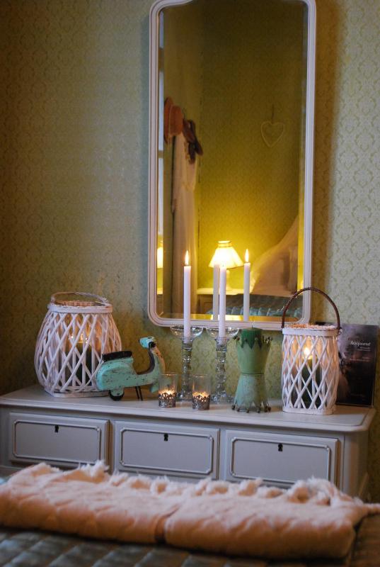 Twin Room with Shared Bathroom image 4