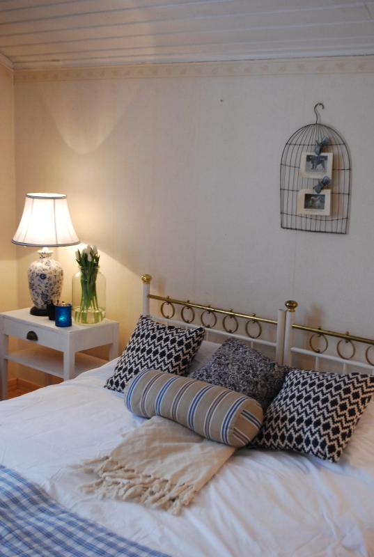 Twin Room with Shared Bathroom image 3