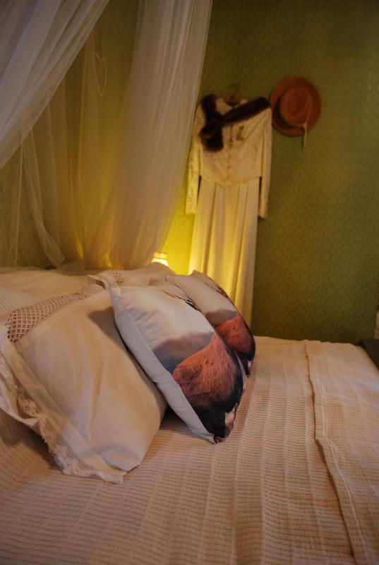 Twin Room with Shared Bathroom image 2