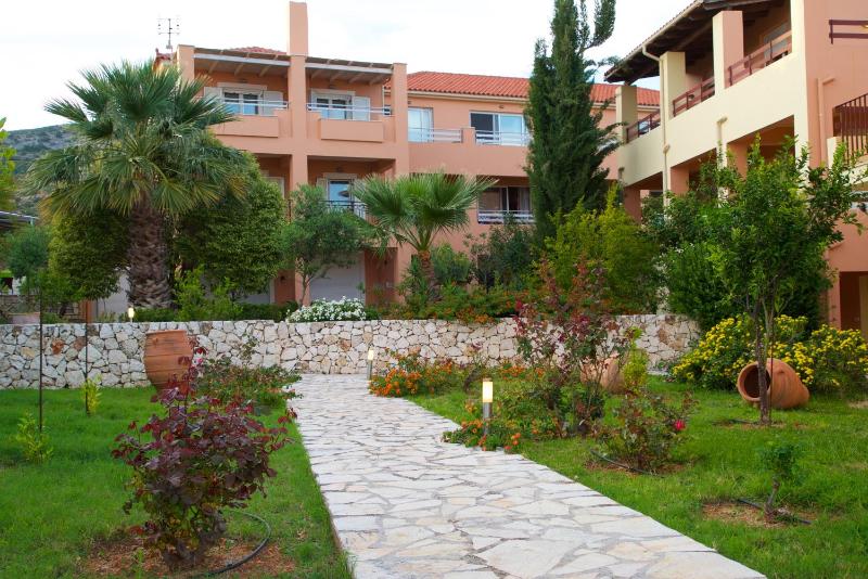 Double Room with Garden View image 1