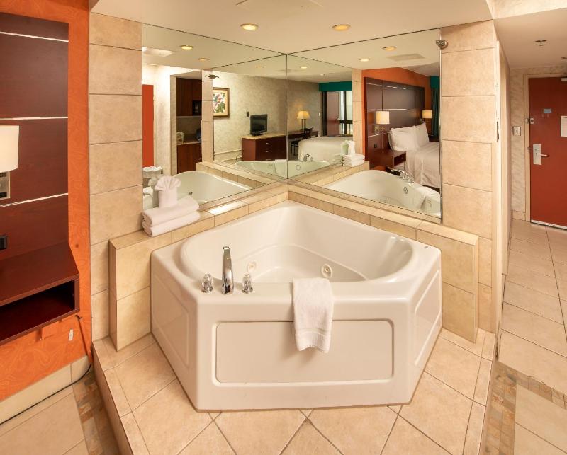The Breakers Resort Inn - image 32