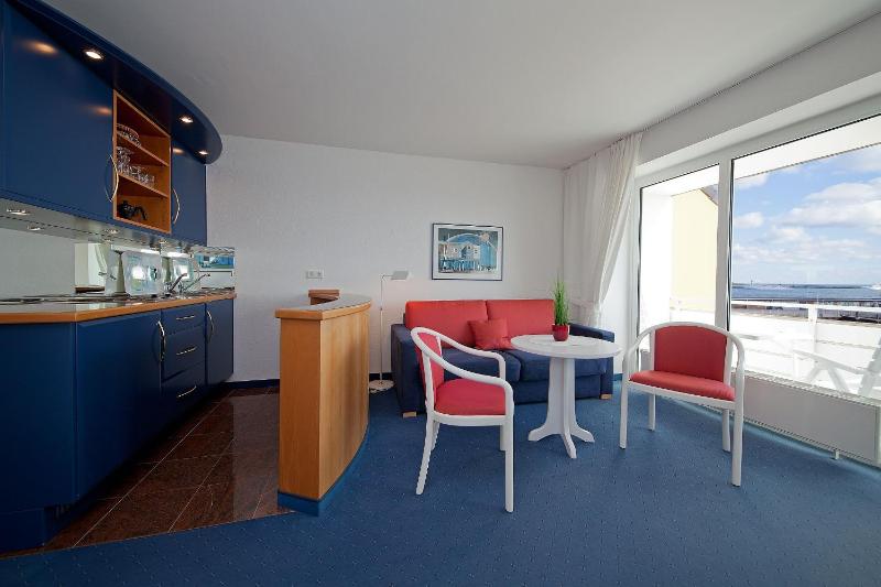 Superior One-Bedroom Apartment with Balcony and Sea VIew image 1