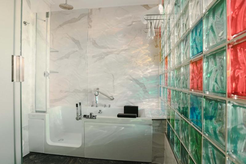 Superior Twin Room with Sea View image 4