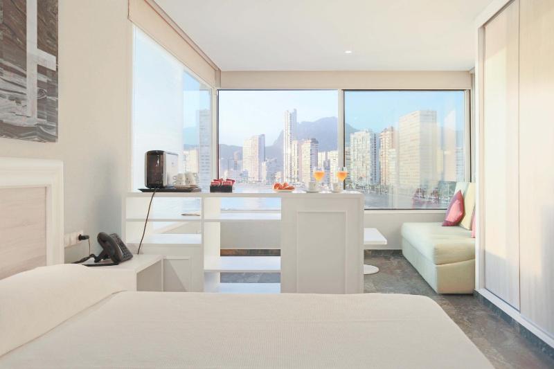 Superior Twin Room with Sea View image 2
