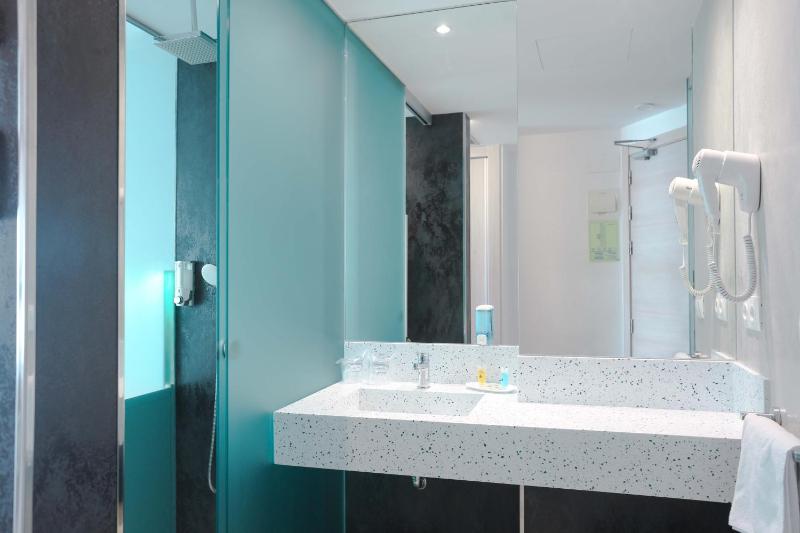 Twin Room with Sea View image 1