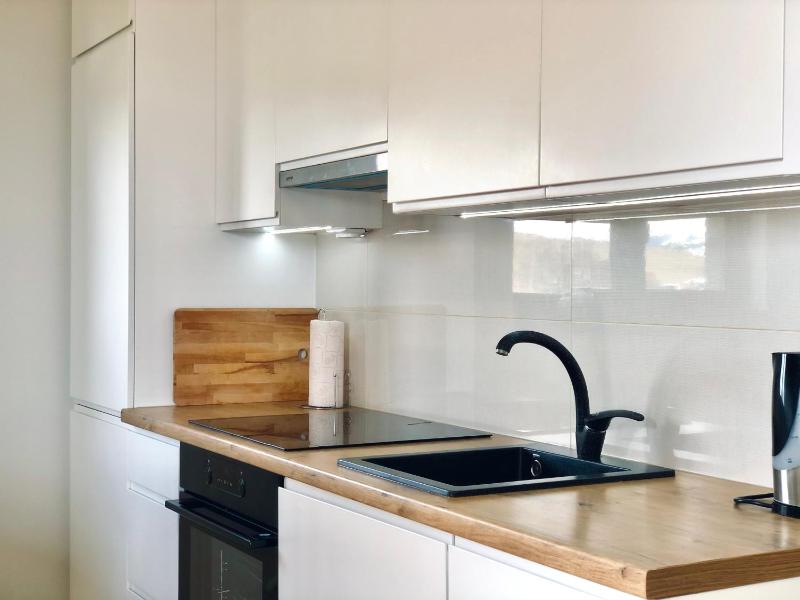 One-Bedroom Apartment image 2