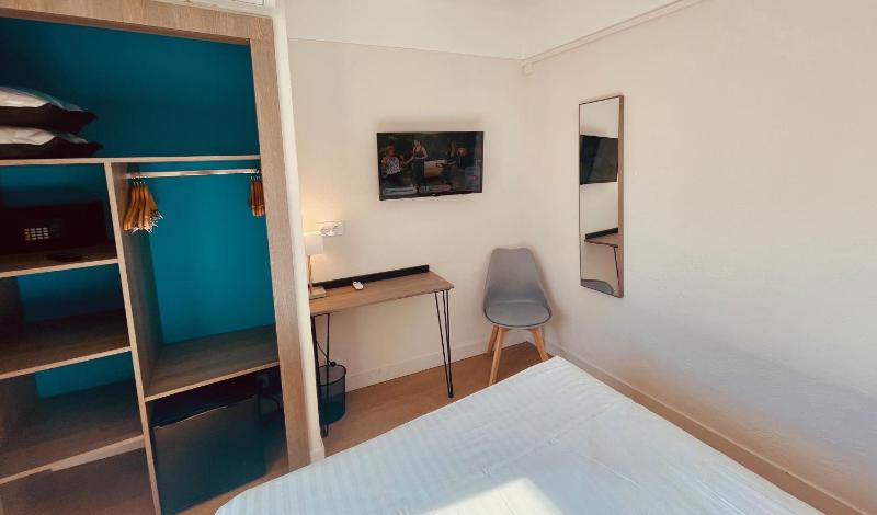 Double Room with Courtyard View image 2