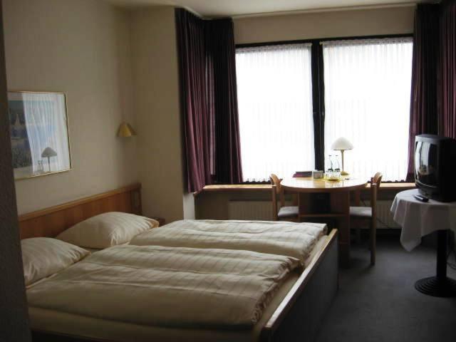 Classic Double Room image 2