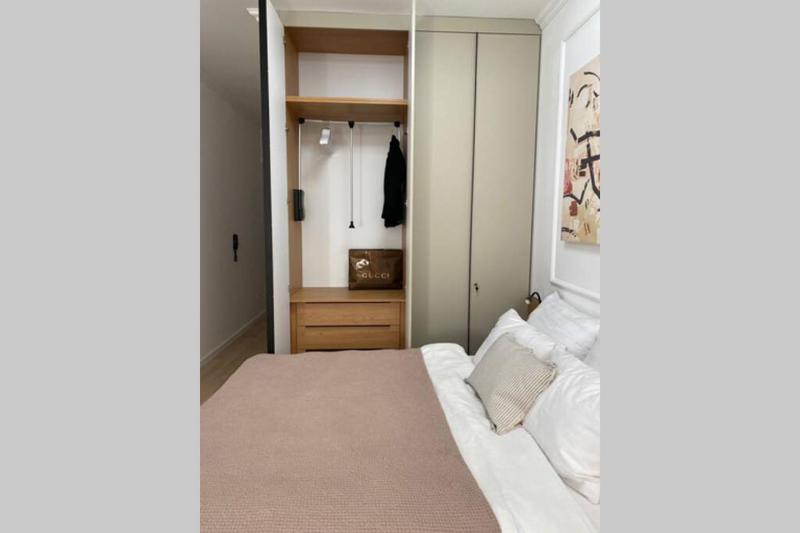 One-Bedroom Apartment image 3