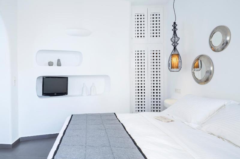 Standard Double Room image 3