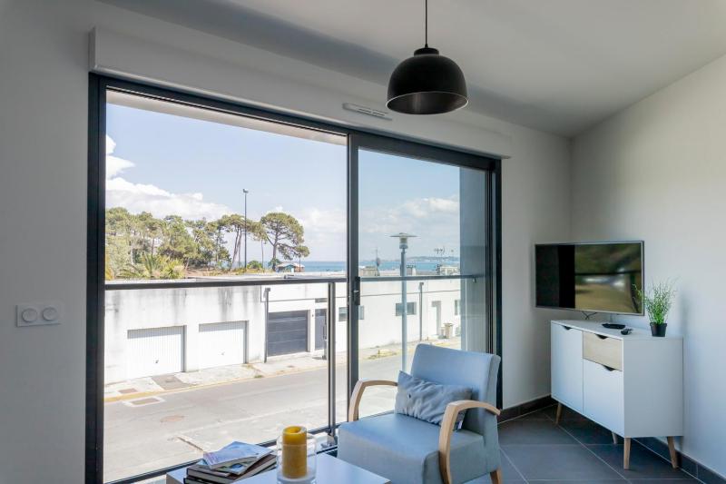 One-Bedroom Apartment with Sea View (without balcony) image 3