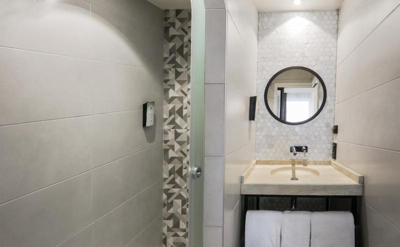 Triple Room with One Double Bed and One Single Bed - Room Next Generation image 3