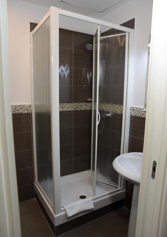 Double Room image 4