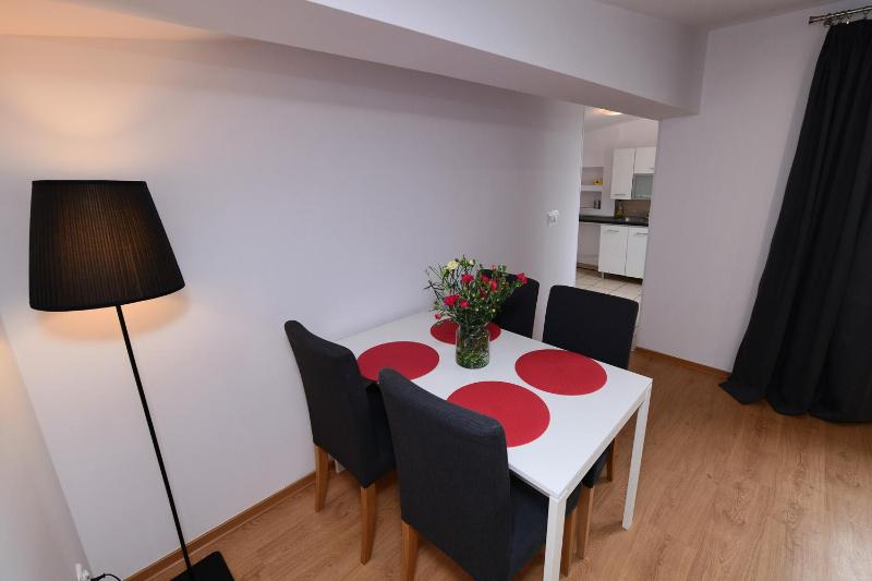 One-Bedroom Apartment image 4