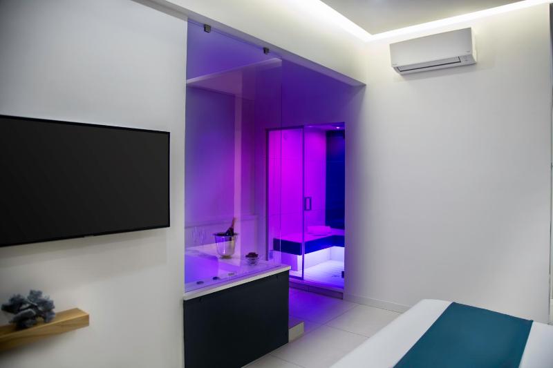 Depandance King Room with Spa Bath and Sauna image 3