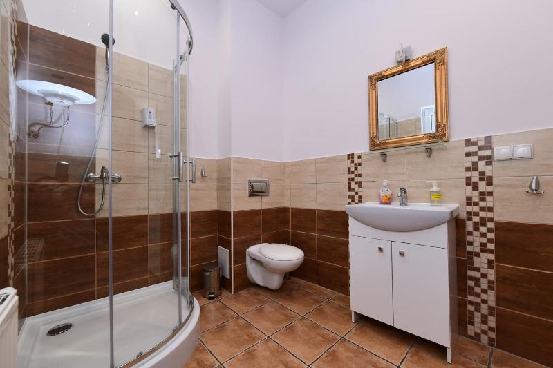 One-Bedroom Apartment (4 Adults) image 2