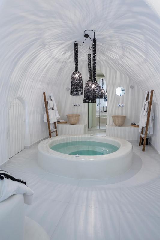 Honeymoon Suite image 3