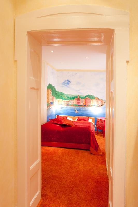 Small Double Room image 4