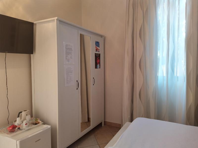 Triple Room with Shower image 2