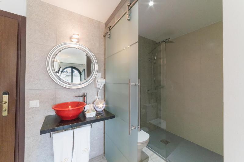 Double Room image 3