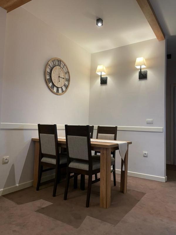 One-Bedroom Apartment image 3