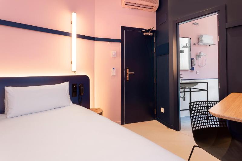Single Room image 1