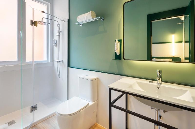 Superior Double Room image 3