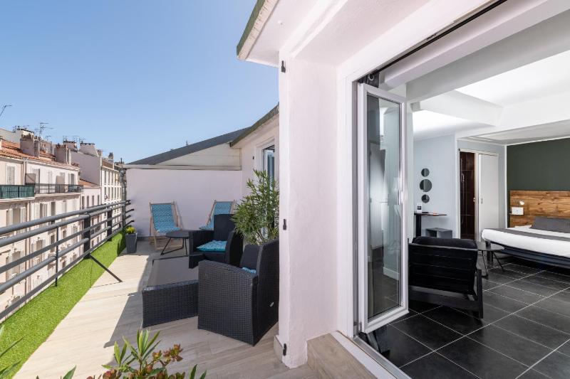 Double Room with Terrace image 2