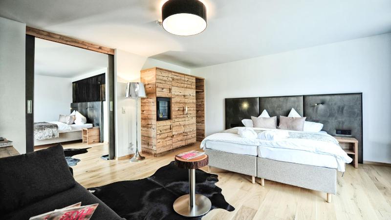 Large Comfort Suite with Balcony image 3