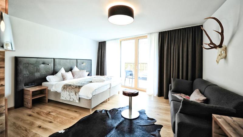 Large Comfort Suite with Balcony image 4