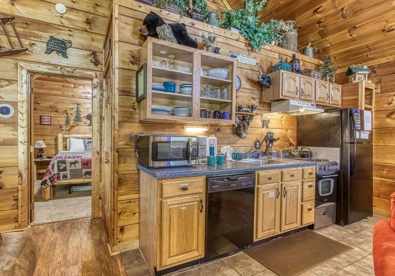 Another Day In Bearadise- Cozy Cabin Retreat in the Smokies Comfort & Fun for All - image 8