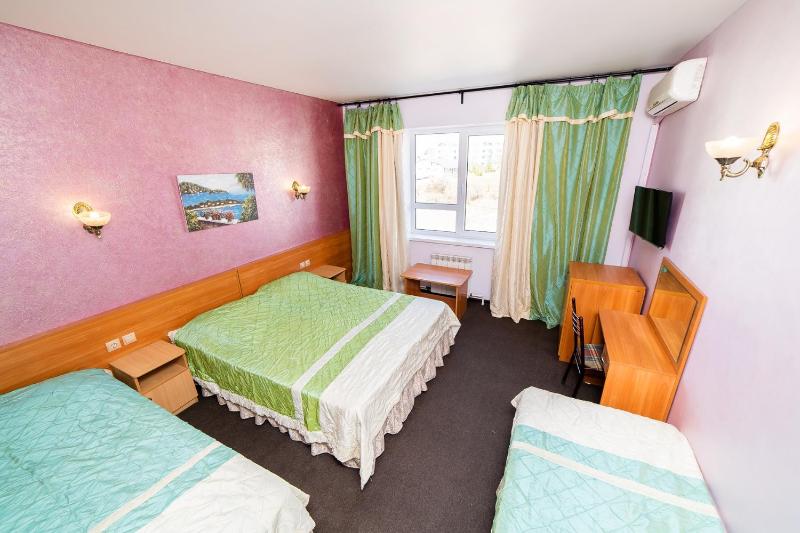 Standard Triple Room image 3