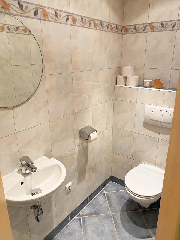 One-Bedroom Apartment image 3