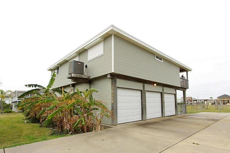Three-Bedroom House image 1