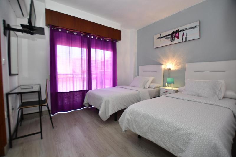 Twin Room image 2