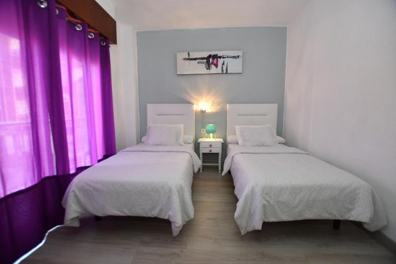 Twin Room image 3
