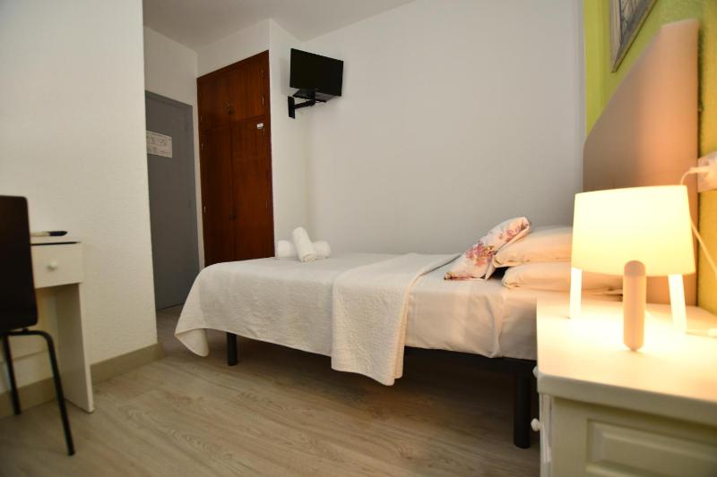 Single Room image 2