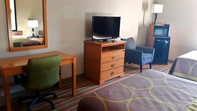 Queen Room with Two Queen Beds - Mobility Access/Non-Smoking image 4